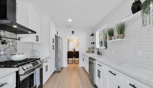 1086 Hollygrove Lane, Altadena, CA 91001