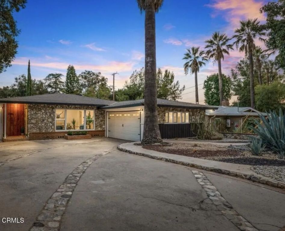 1086 Hollygrove Lane, Altadena, CA 91001