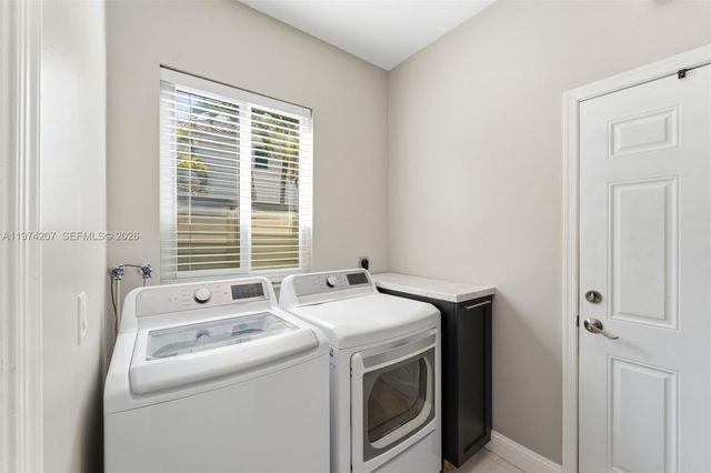 1521 NW 178th Ter, Pembroke Pines, FL 33029