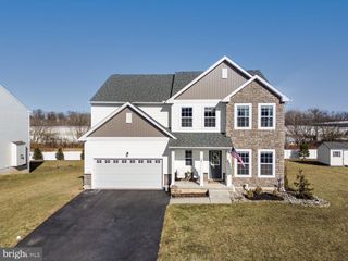 425 CHIEF TATAMY ST, Easton, PA 18045