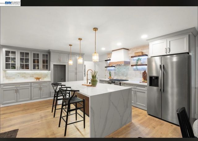 1084 Jamie Dr, Concord, CA 94518