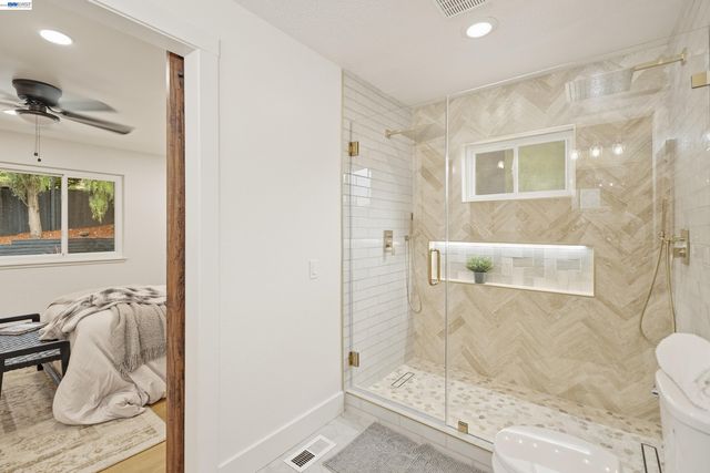 1084 Jamie Dr, Concord, CA 94518