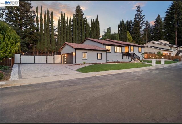 1084 Jamie Dr, Concord, CA 94518