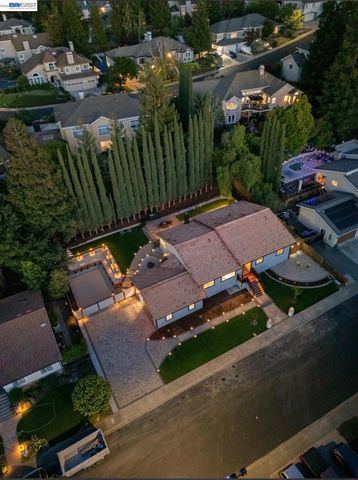 1084 Jamie Dr, Concord, CA 94518