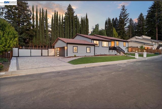 1084 Jamie Dr, Concord, CA 94518