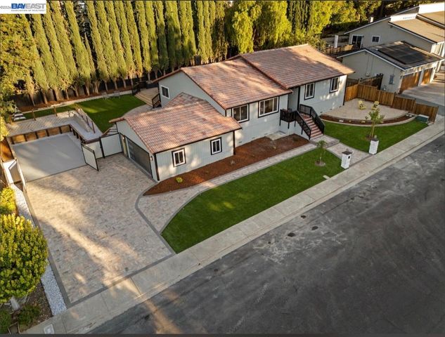 1084 Jamie Dr, Concord, CA 94518