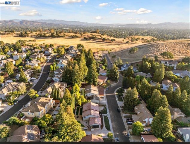 1084 Jamie Dr, Concord, CA 94518