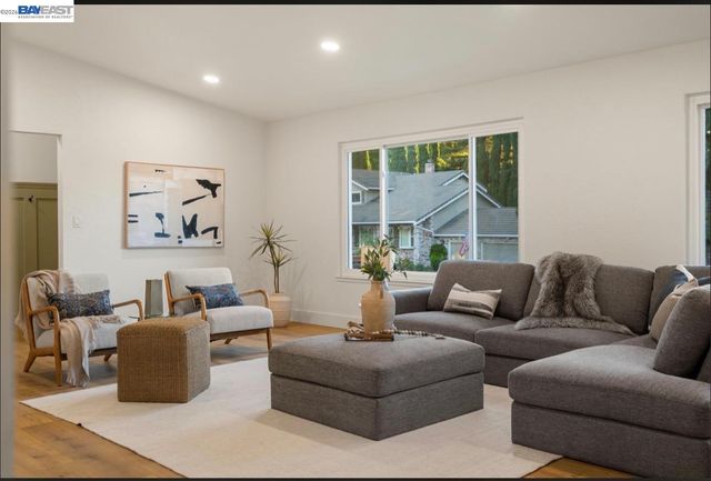 1084 Jamie Dr, Concord, CA 94518