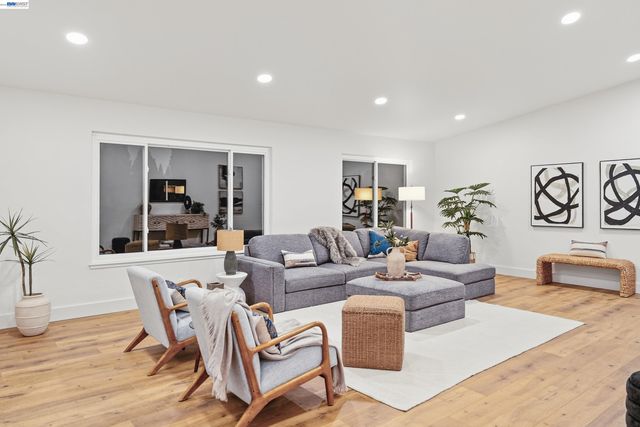 1084 Jamie Dr, Concord, CA 94518