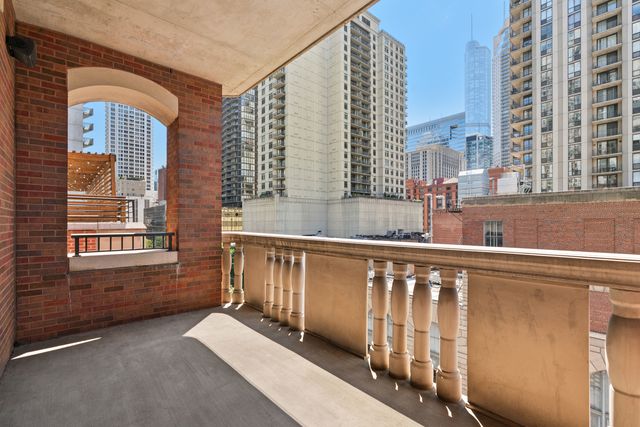 30 W ERIE Street 501, Chicago, IL 60654