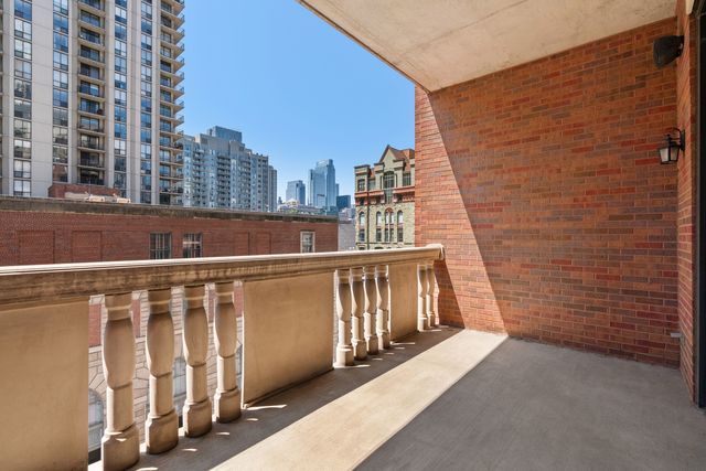 30 W ERIE Street 501, Chicago, IL 60654