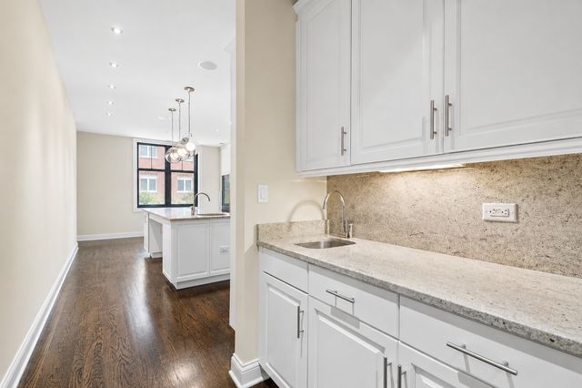 30 W ERIE Street 501, Chicago, IL 60654