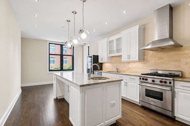 30 W ERIE Street 501, Chicago, IL 60654