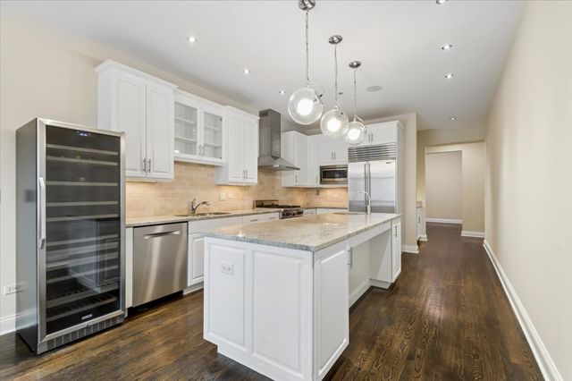 30 W ERIE Street 501, Chicago, IL 60654