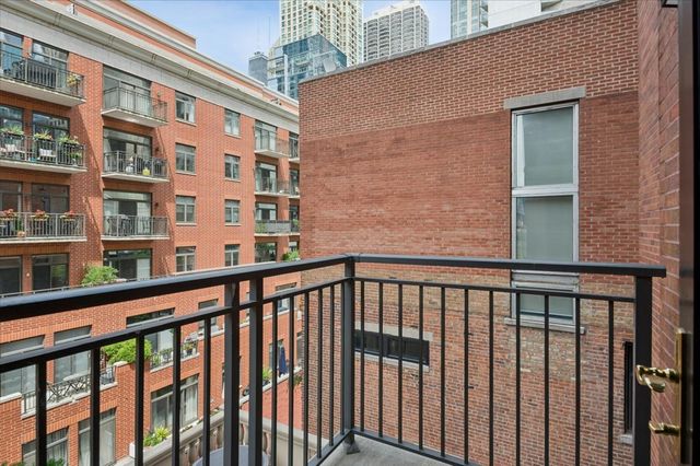 30 W ERIE Street 501, Chicago, IL 60654