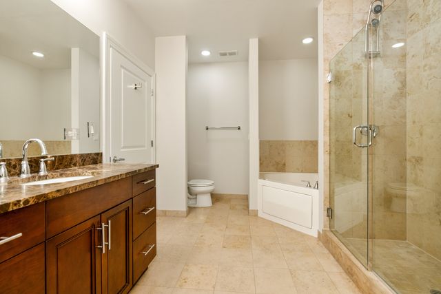 30 W ERIE Street 501, Chicago, IL 60654