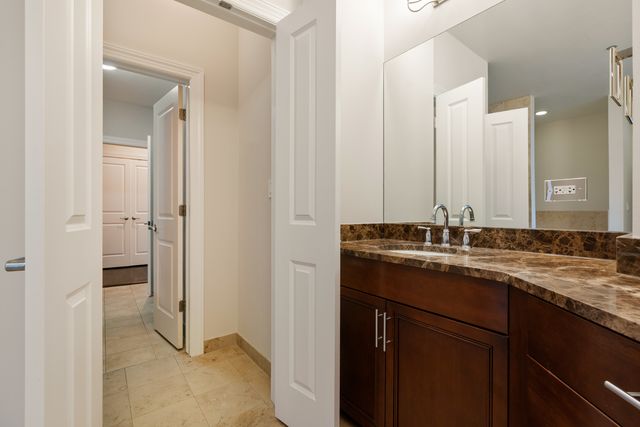 30 W ERIE Street 501, Chicago, IL 60654