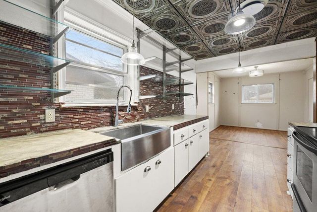 2204 Smith Ave, Taylor, TX 76574