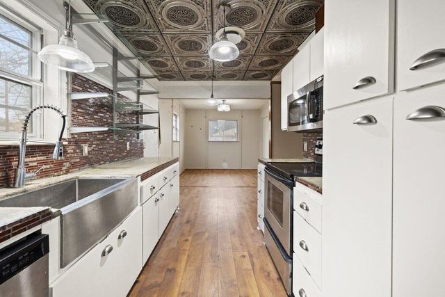 2204 Smith Ave, Taylor, TX 76574