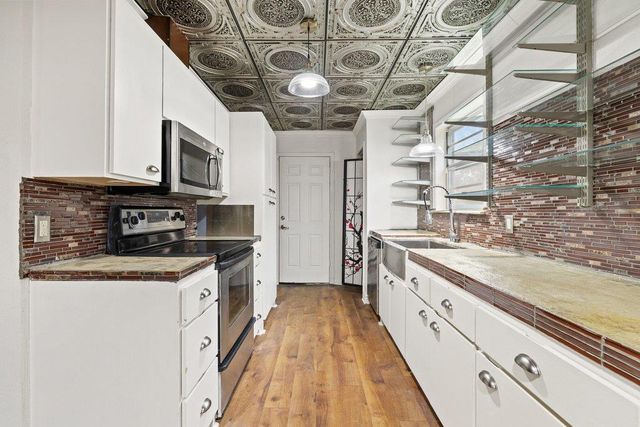 2204 Smith Ave, Taylor, TX 76574