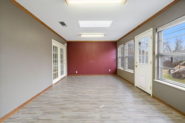 2204 Smith Ave, Taylor, TX 76574