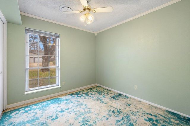 2204 Smith Ave, Taylor, TX 76574