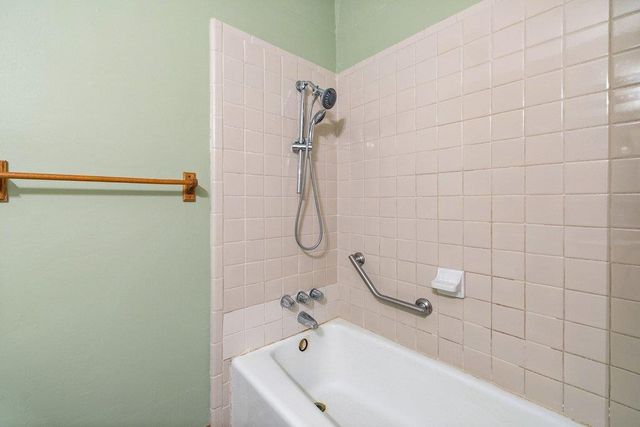 2204 Smith Ave, Taylor, TX 76574