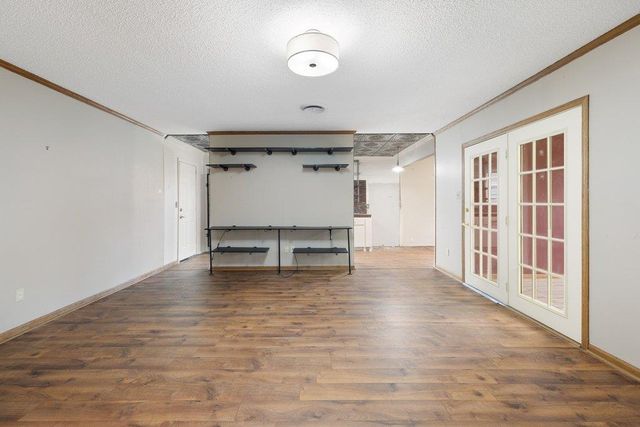 2204 Smith Ave, Taylor, TX 76574