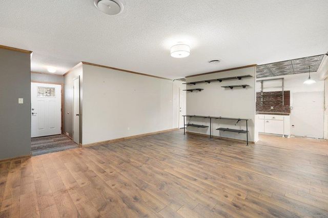 2204 Smith Ave, Taylor, TX 76574