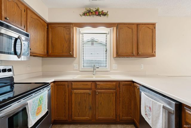 7316 Abington Drive, Fort Wayne, IN 46835