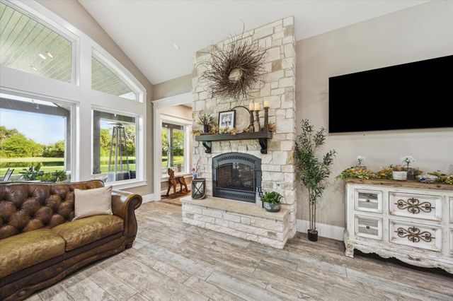 1255 Bronco Trail, Angleton, TX 77515