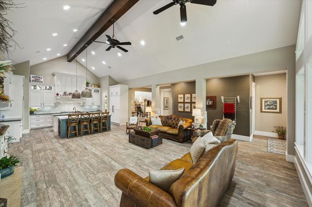 1255 Bronco Trail, Angleton, TX 77515