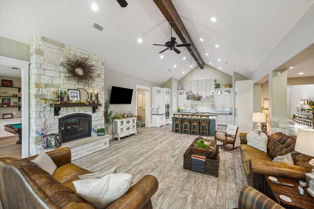 1255 Bronco Trail, Angleton, TX 77515