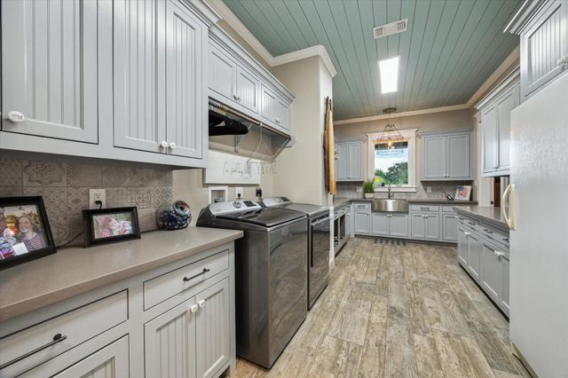 1255 Bronco Trail, Angleton, TX 77515