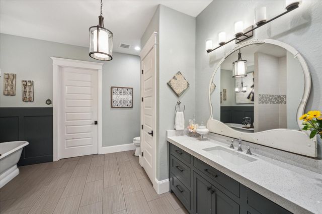 1255 Bronco Trail, Angleton, TX 77515