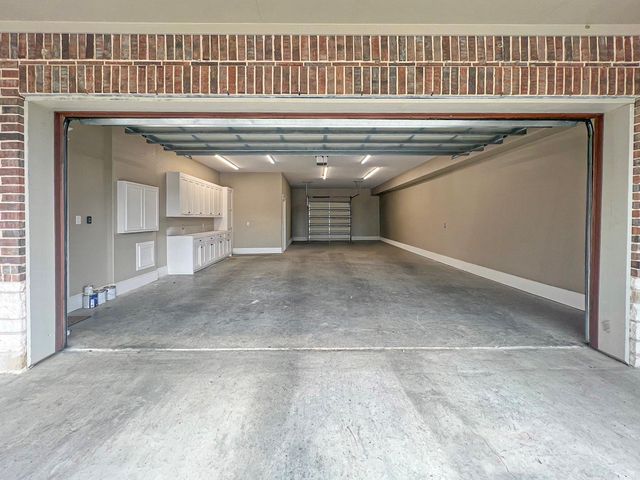 1255 Bronco Trail, Angleton, TX 77515