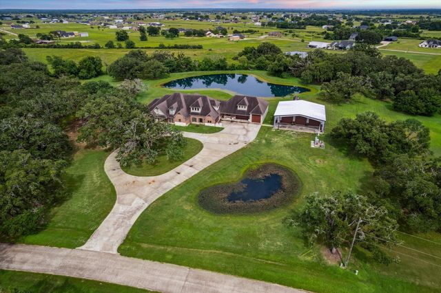 1255 Bronco Trail, Angleton, TX 77515