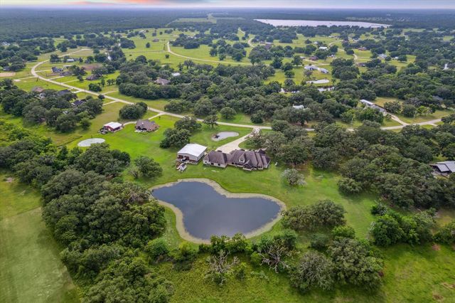 1255 Bronco Trail, Angleton, TX 77515