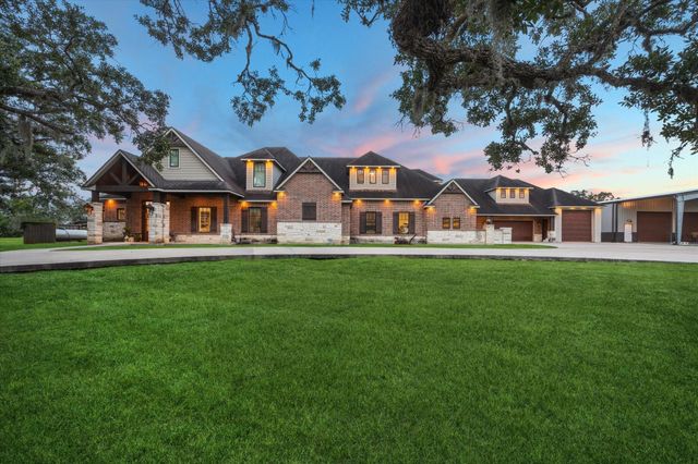 1255 Bronco Trail, Angleton, TX 77515