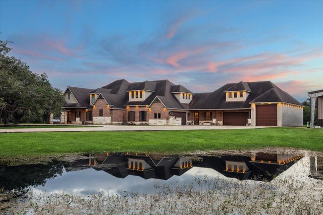 1255 Bronco Trail, Angleton, TX 77515