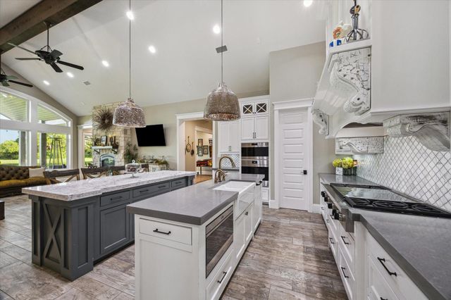 1255 Bronco Trail, Angleton, TX 77515