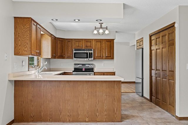 616 Grove STREET, Onalaska, WI 54650