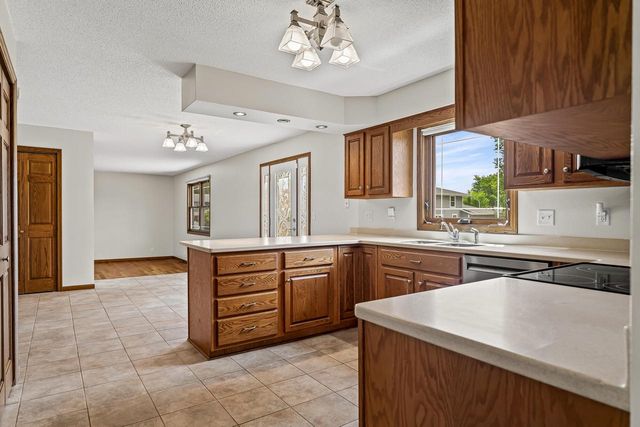 616 Grove STREET, Onalaska, WI 54650