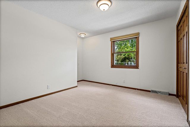 616 Grove STREET, Onalaska, WI 54650