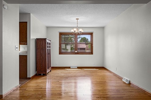 616 Grove STREET, Onalaska, WI 54650