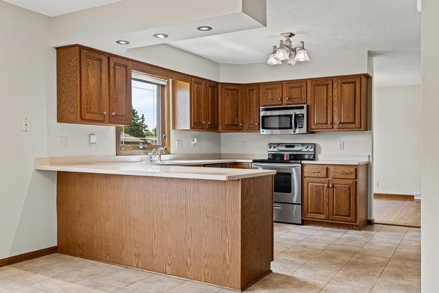 616 Grove STREET, Onalaska, WI 54650