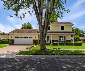 616 Grove STREET, Onalaska, WI 54650