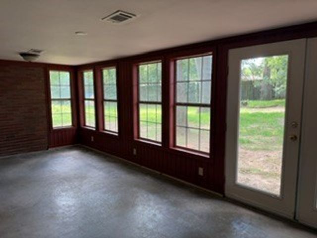 1906 E Beverly Drive, Corsicana, TX 75110
