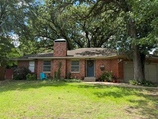 1906 E Beverly Drive, Corsicana, TX 75110