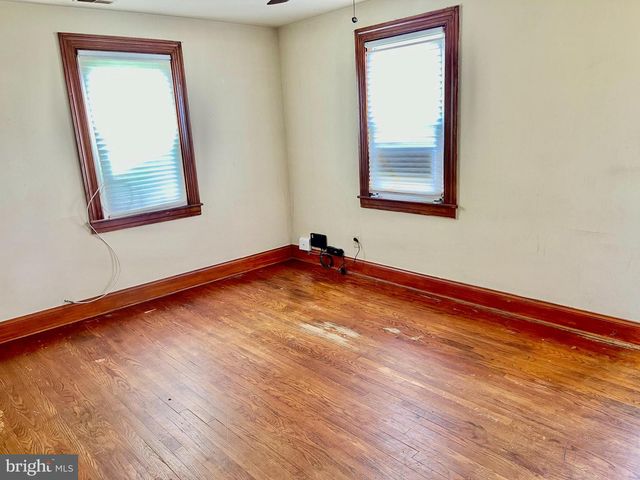 10 AVENAL RD, Baltimore, MD 21221